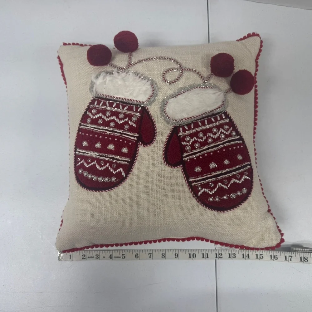 Decorative Embroidered Christmas Throw Pillow With Inside.‎ Size 17